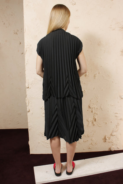 Sleeveless Pleated Blouse