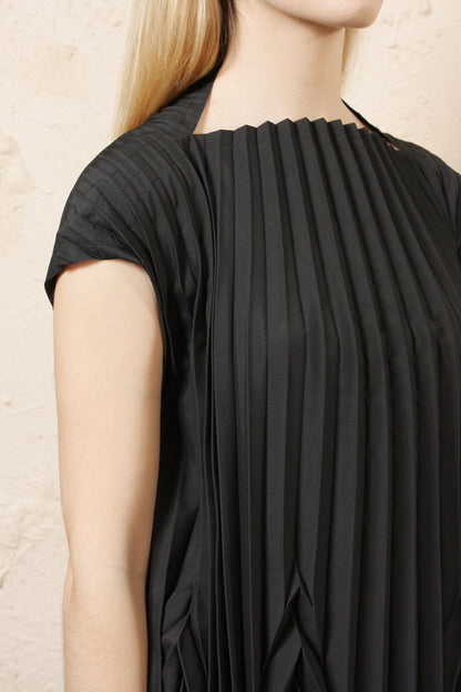 Sleeveless Pleated Blouse