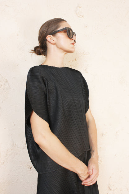 Curved Black Top