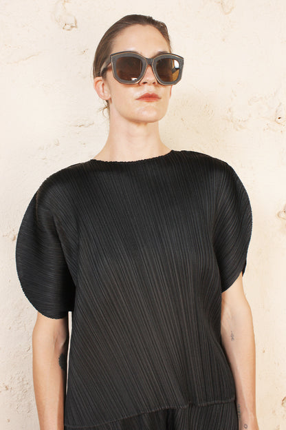Curved Black Top
