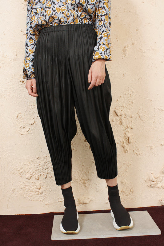 Fluffy Pleated Pants Black