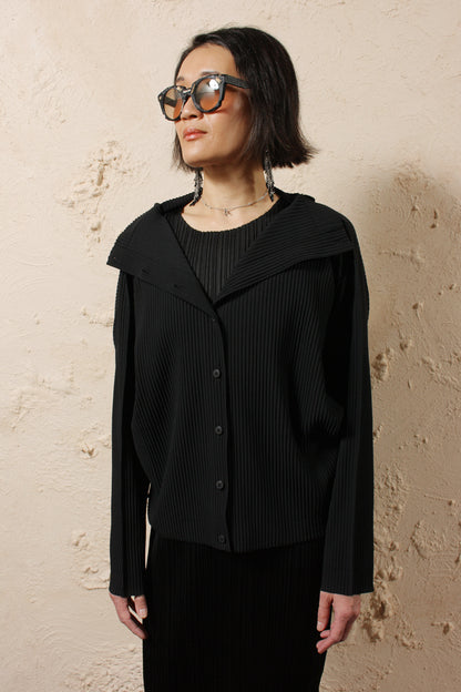 Pleated Buttoned Cardigan