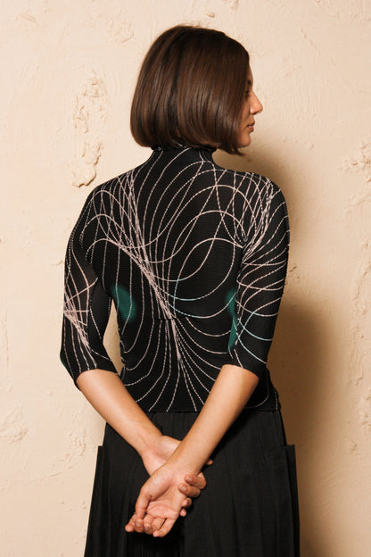 Micropleated Geometric Black