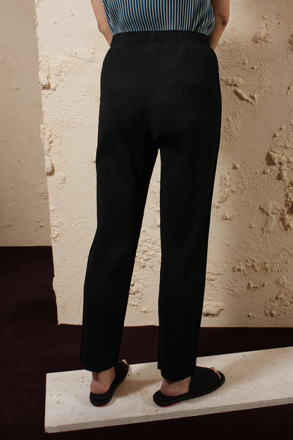 Pleated Slim Trouser