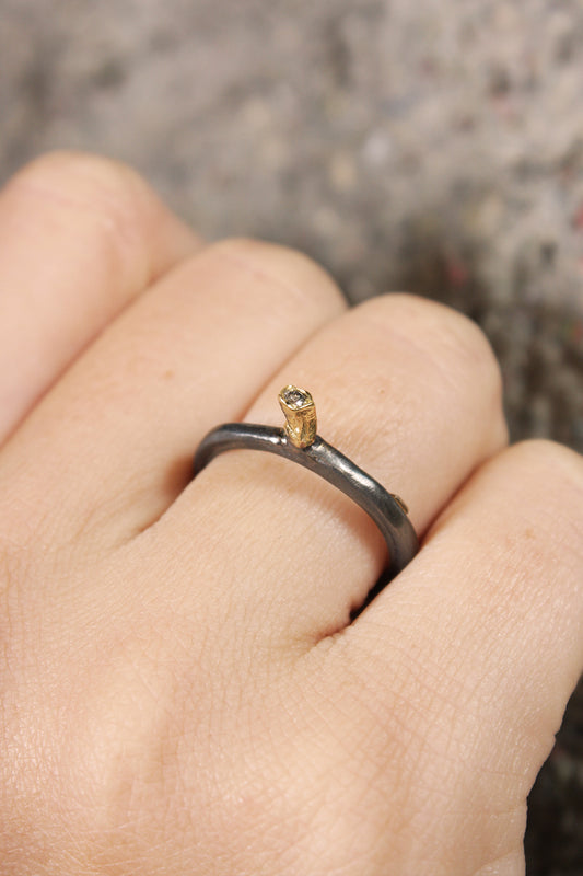 Hata Gold Icy Grey Diamond Ring