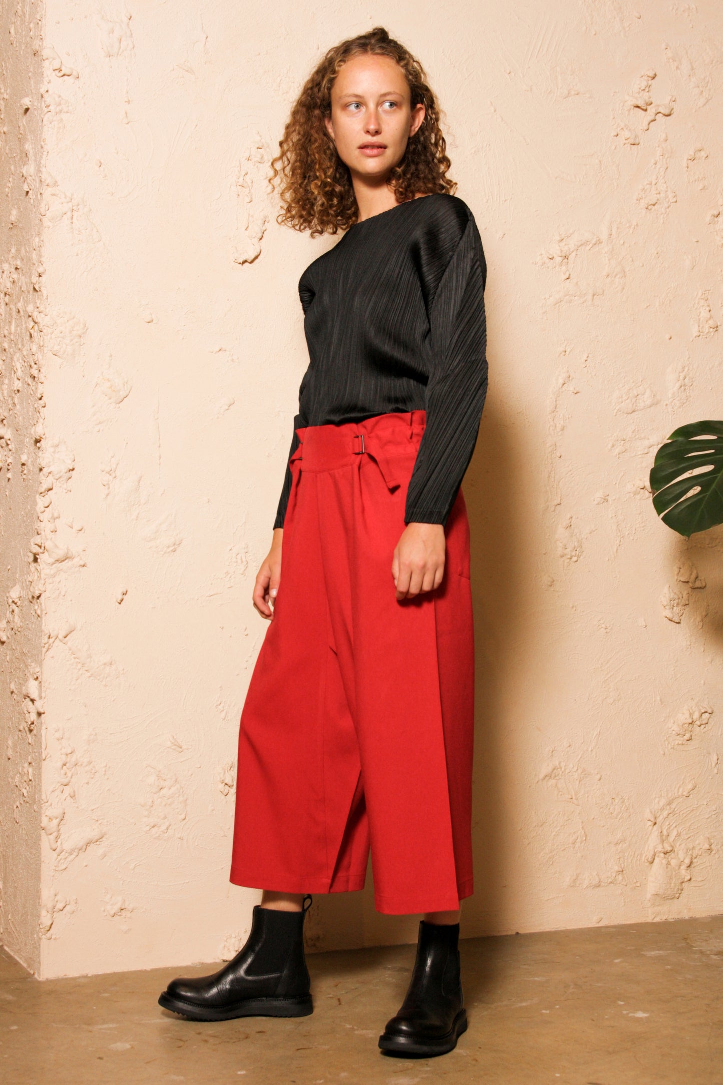 Cropped Red Adjustable Pant