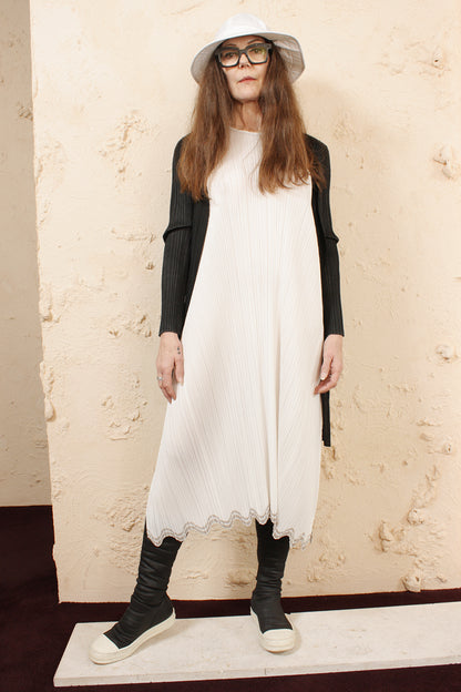 SQIGGLE HEM DRESS