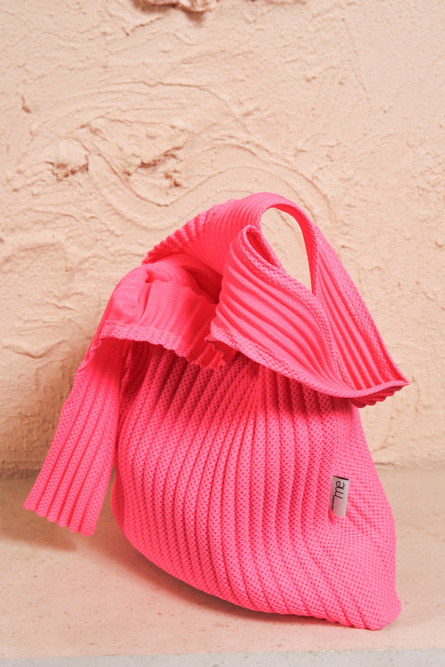 Raschel Pleated Bag Pink