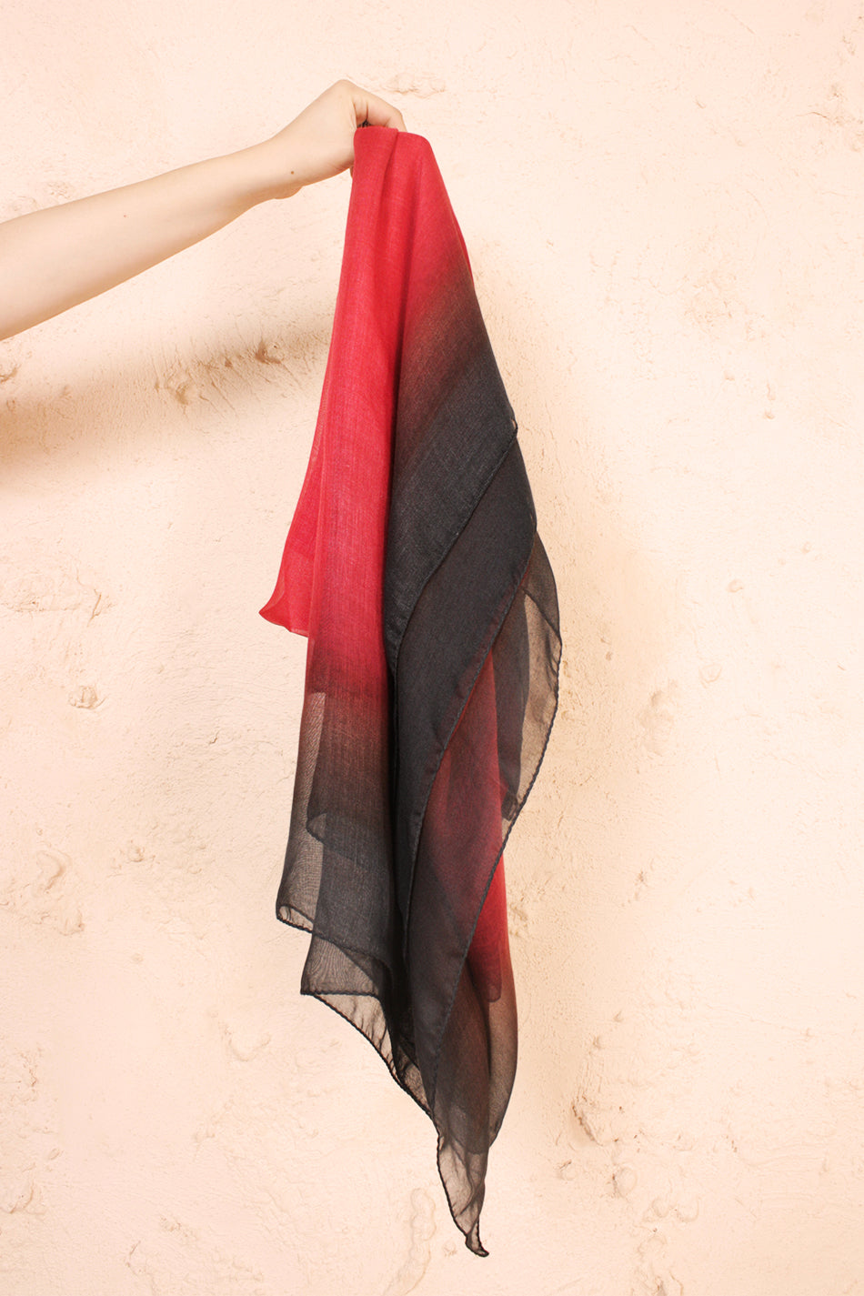 Lize Shade Scarf Black and Red