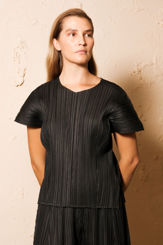 Mellow Pleats Top Black