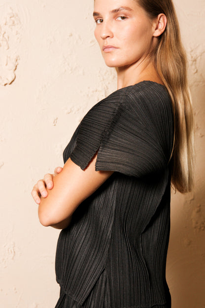 Mellow Pleats Top Black