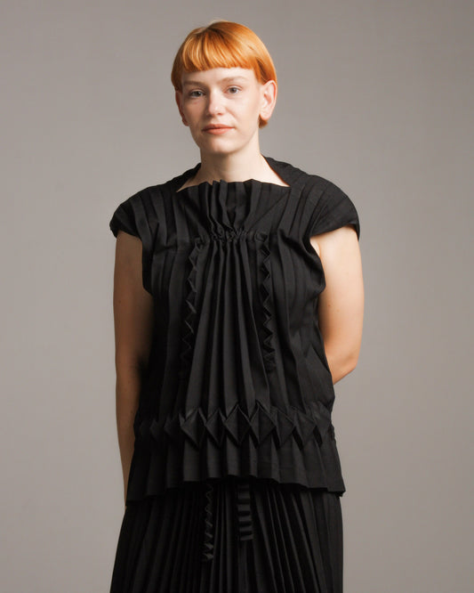 Cube Pleats Sleeveless Top