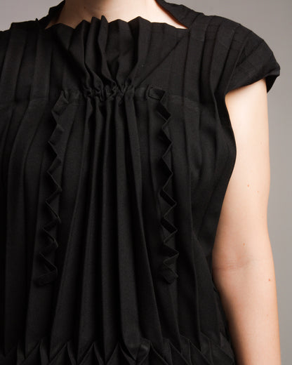 Cube Pleats Sleeveless Top