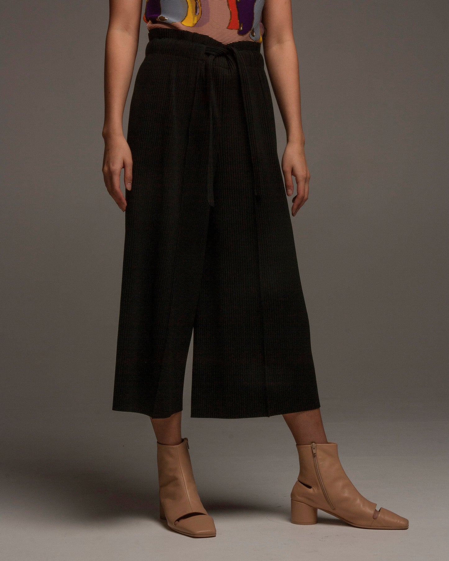 Black Soft Pleated Cropped Pant