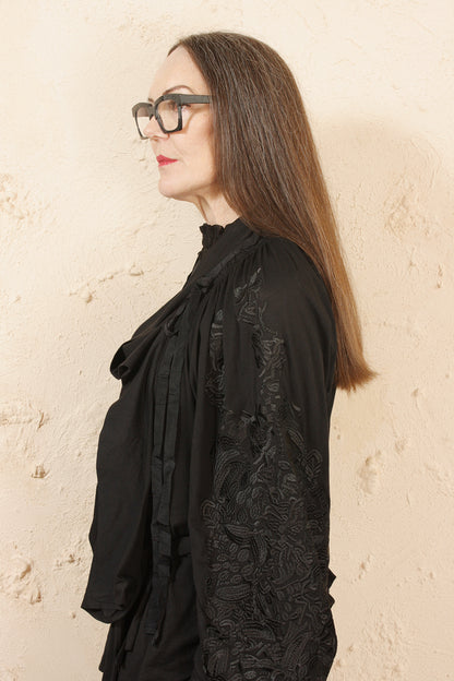 FINE EMBROIDERED TOP
