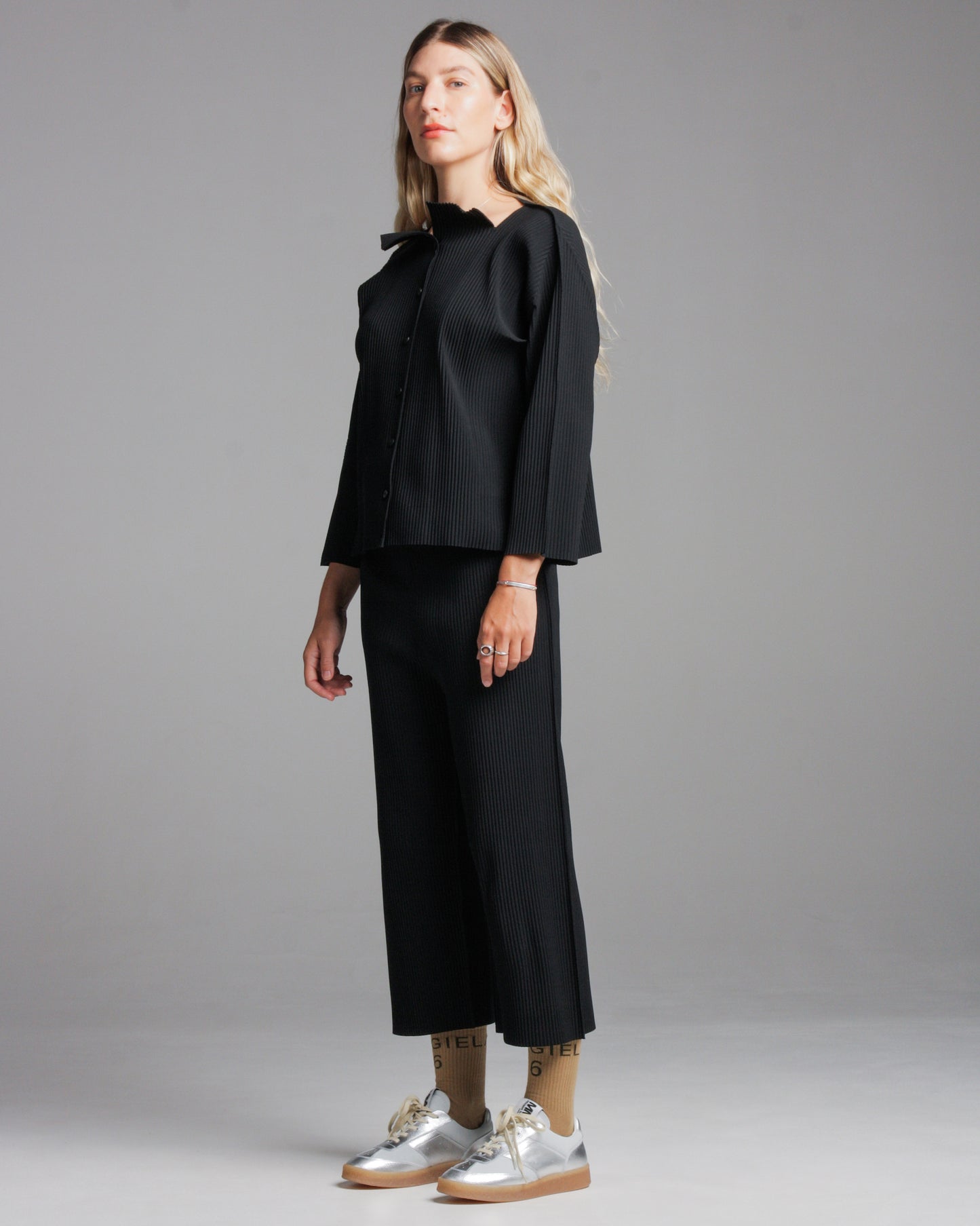 Black Fine Knit Pleats Trousers