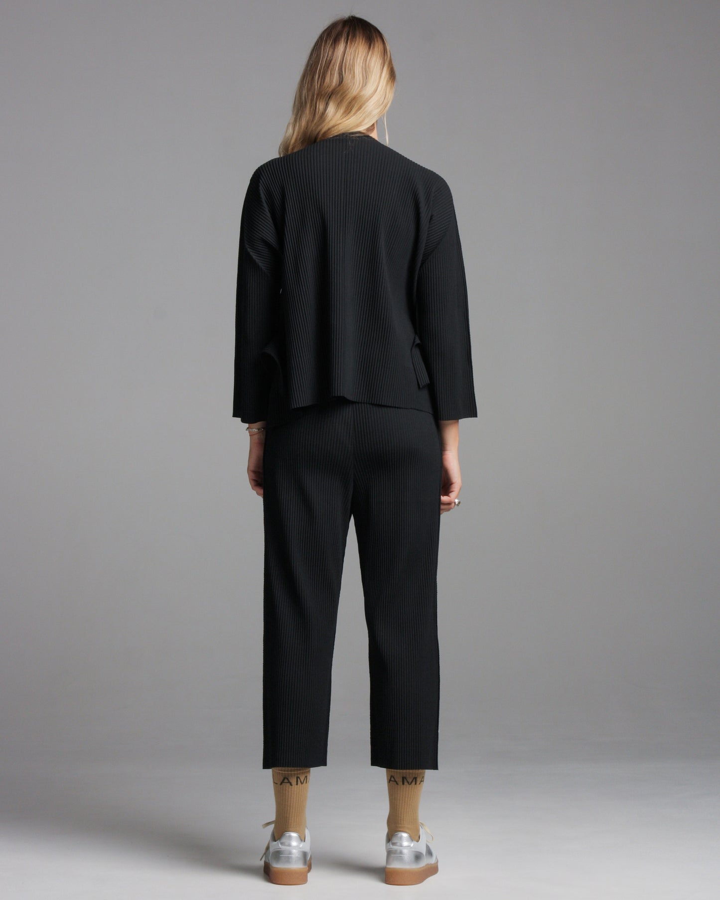 Black Fine Knit Pleats Trousers