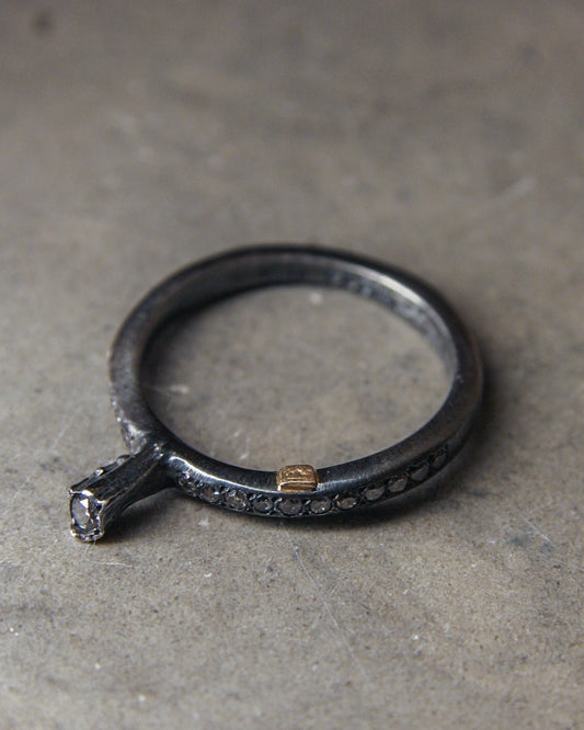 Hata Icy Grey Diamonds Ring