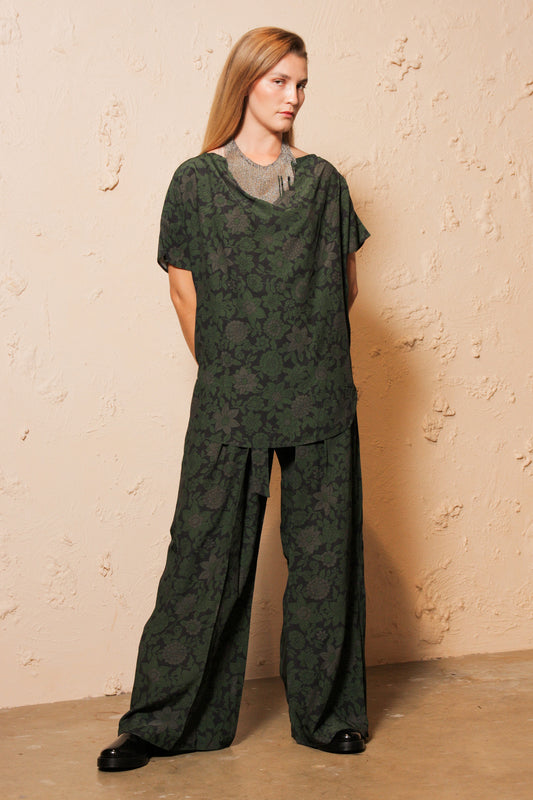 Tahu Night Daisies Short Sleeve Top