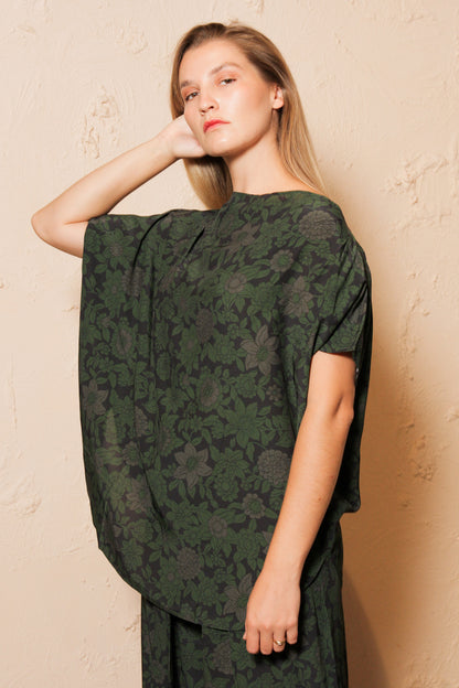 Tahu Night Daisies Short Sleeve Top