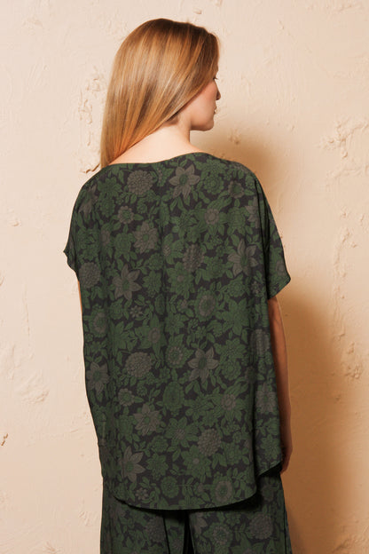 Tahu Night Daisies Short Sleeve Top