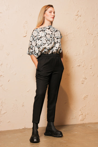 Tahu  Black Daisies Short Sleeve Top