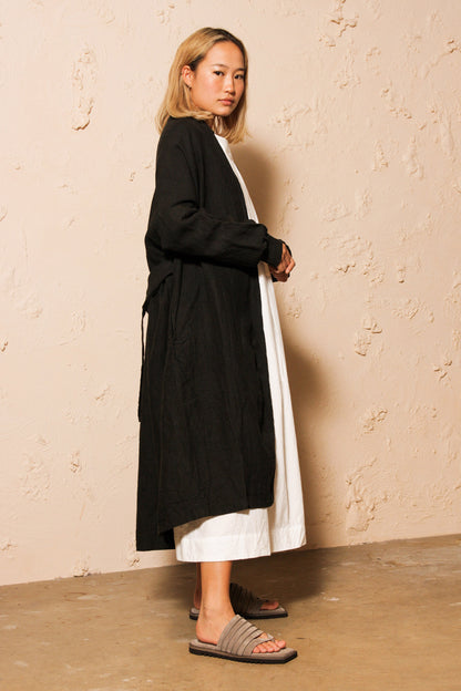 Linen Kotohiradaki Black Robe