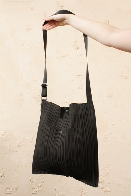 Pleated Cross Body Bag Black