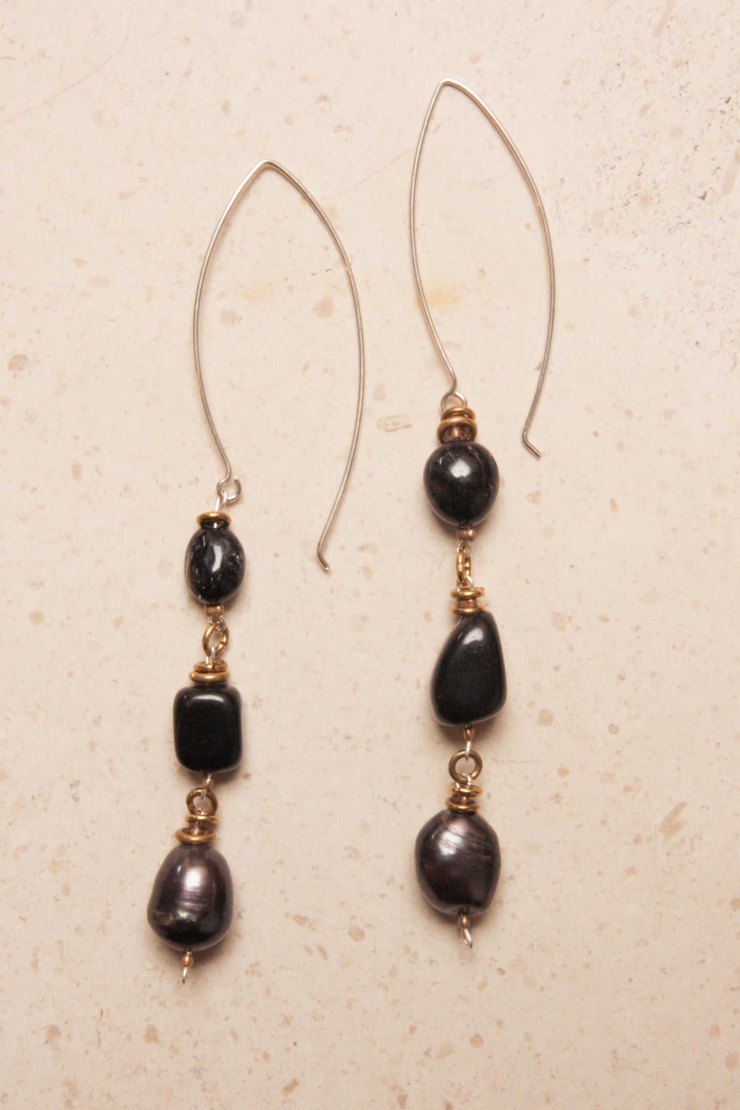 Pearl Onyx and Labradorite Earring