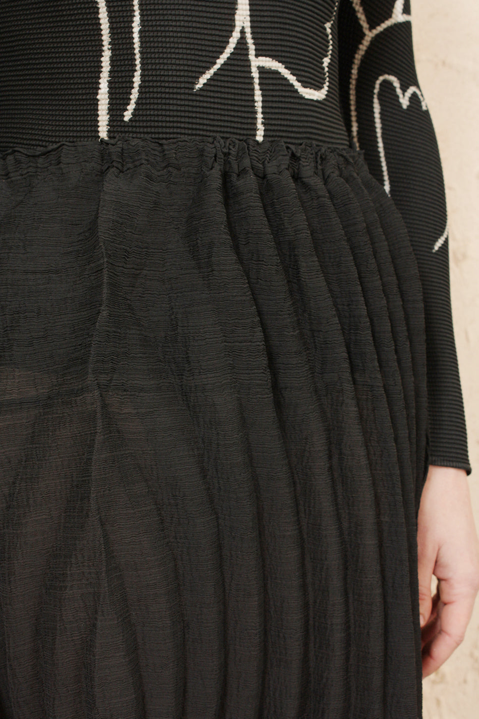 Swirl Crepe Skirt Black