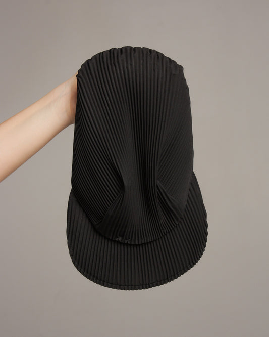 Black Basic Pleated Cap