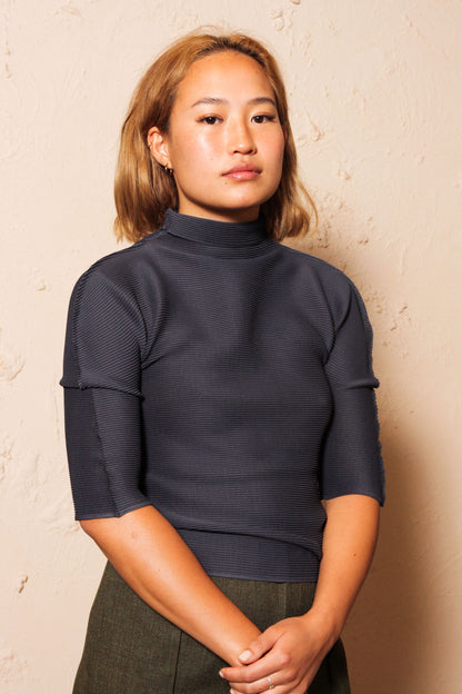 Micropleated Mid Sleeve Grey