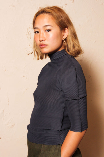 Micropleated Mid Sleeve Grey