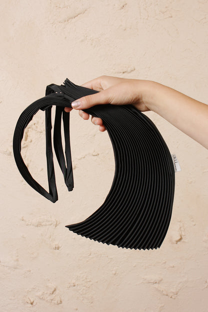 Pleated S bag