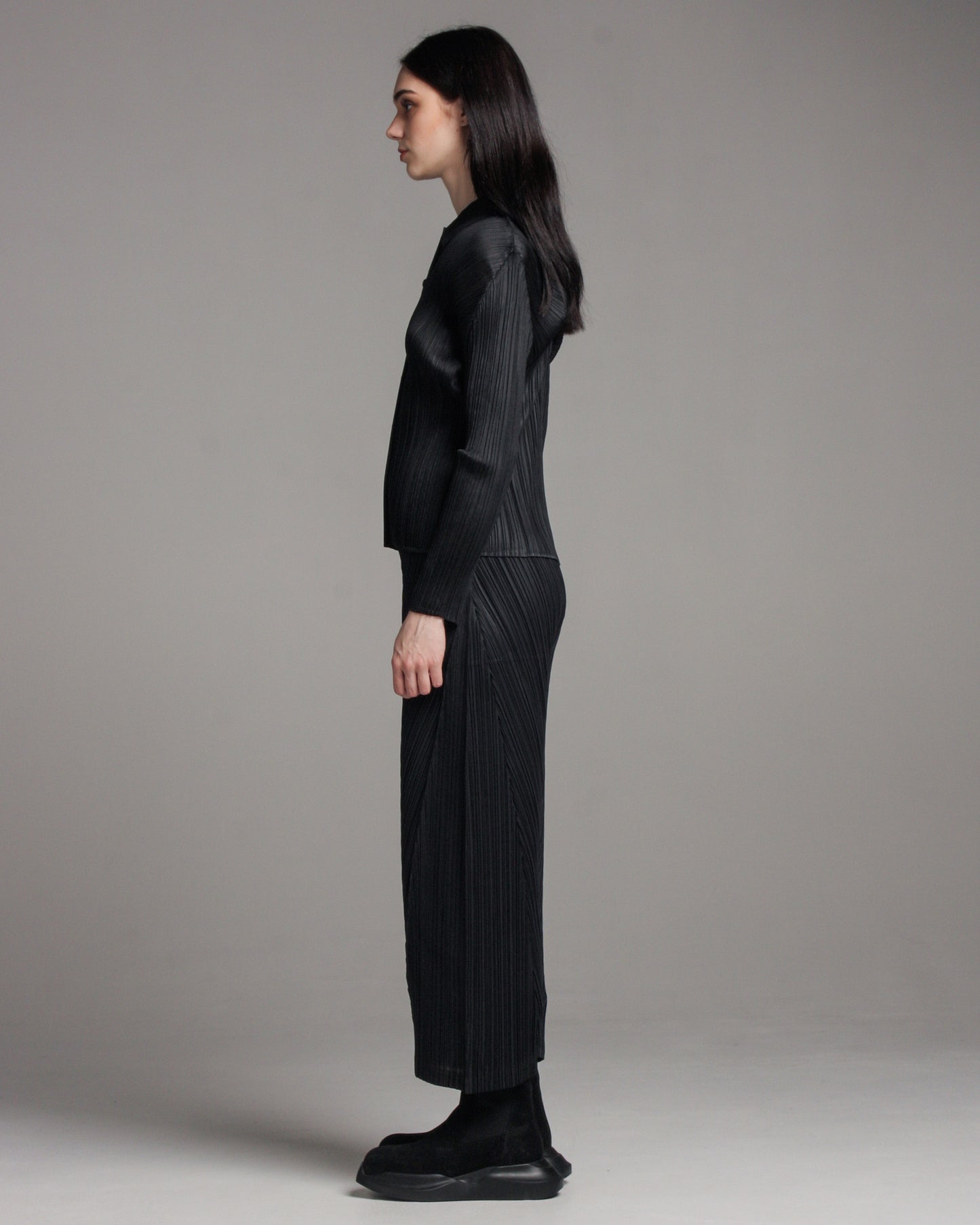 Black Diagonal Pleated Pants