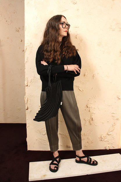 Crescent Pleats Bag Black