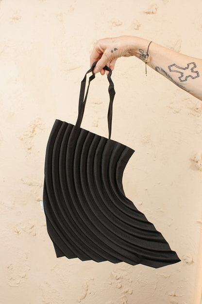 Crescent Pleats Bag Black