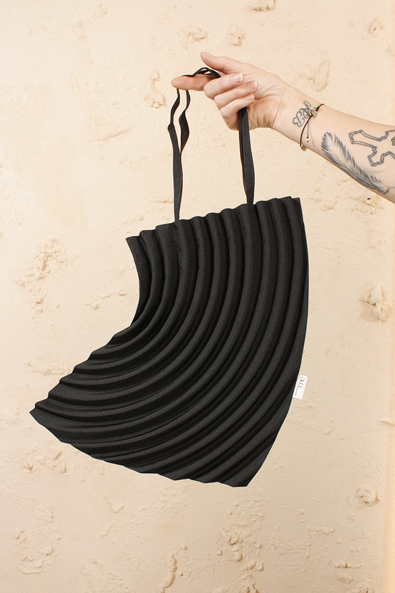 Crescent Pleats Bag Black