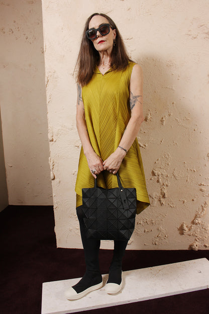 Medium Textured Tote Black